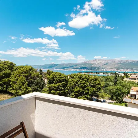 Spacious Sea View Near Marjan & Apartman Split