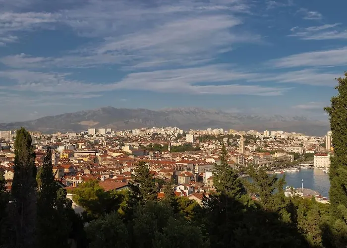 Spacious Sea View Near Marjan &