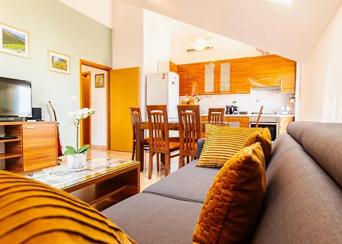 Spacious Sea View Near Marjan & *