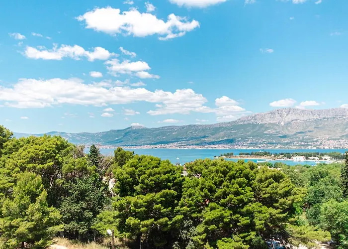 Spacious Sea View Near Marjan &