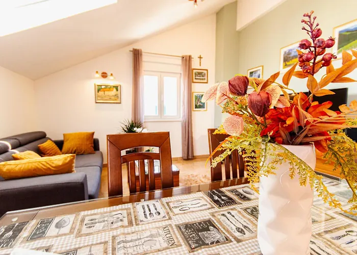 Spacious Sea View Near Marjan &