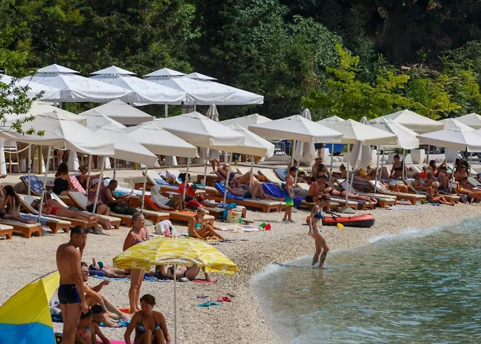 Spacious Sea View Near Marjan &