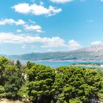 Spacious Sea View Near Marjan &