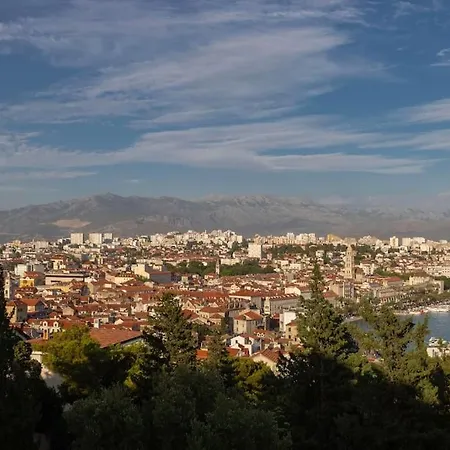 Spacious Sea View Near Marjan &