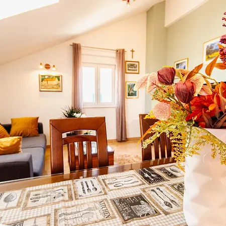 Spacious Sea View Near Marjan &