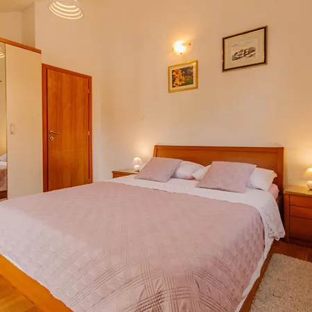 Spacious Sea View Near Marjan & Apartman Split